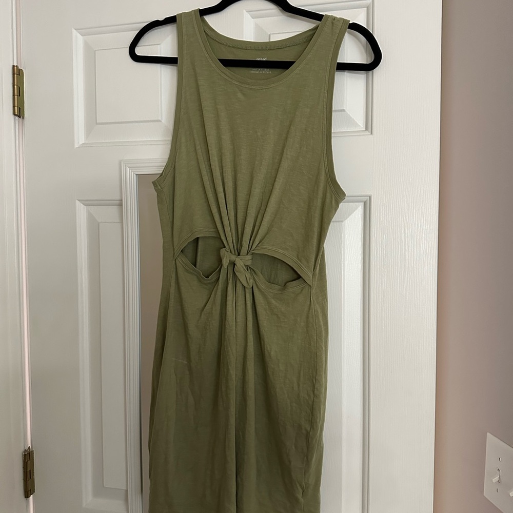comfy sun dress, only worn twice! great condition